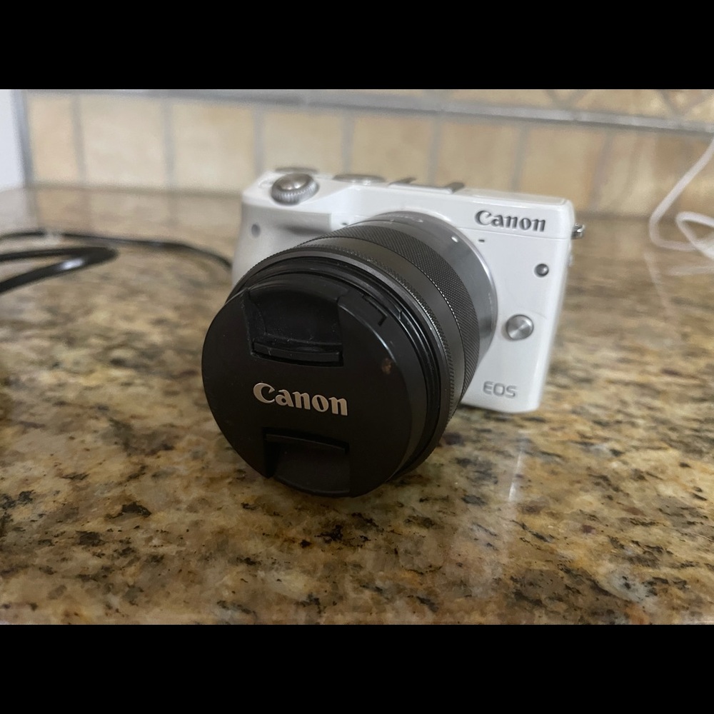 Canon M3 mirrorless DSLR camera